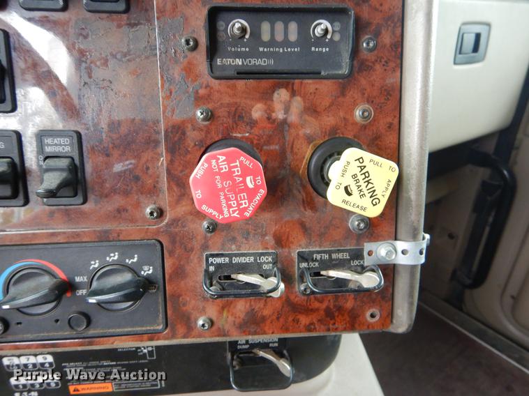 image for item EO9650 2007 International 9400i semi truck