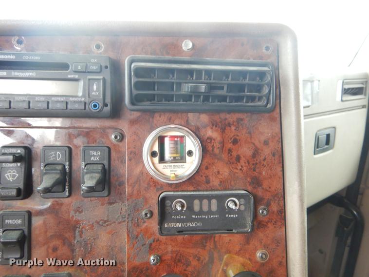 image for item EO9650 2007 International 9400i semi truck