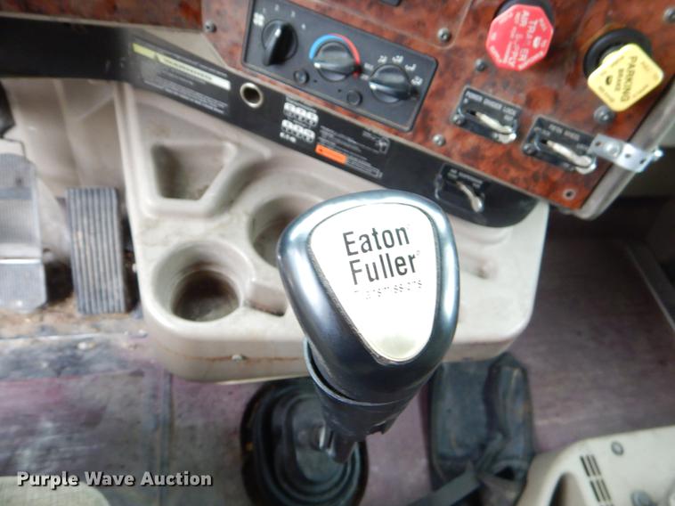 image for item EO9650 2007 International 9400i semi truck