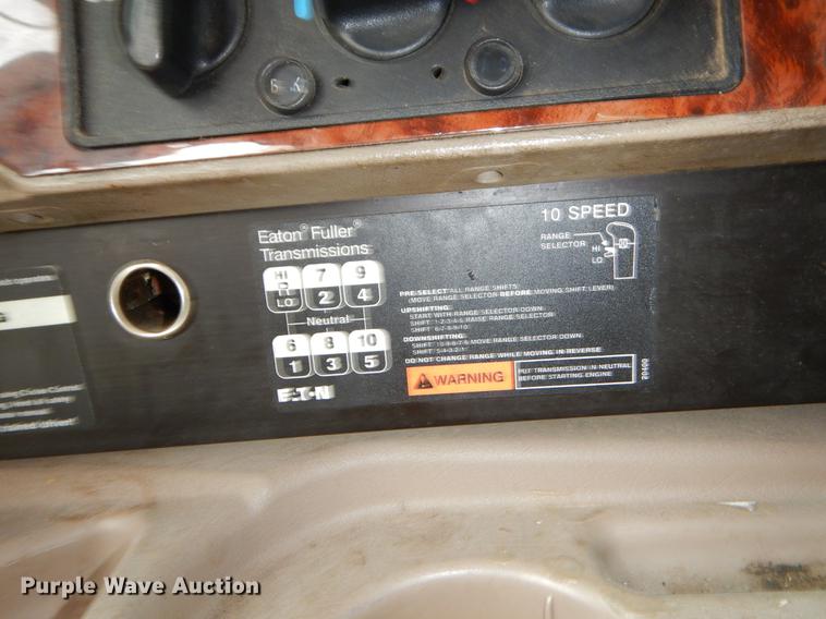 image for item EO9650 2007 International 9400i semi truck