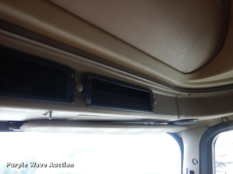 image for item EO9650 2007 International 9400i semi truck