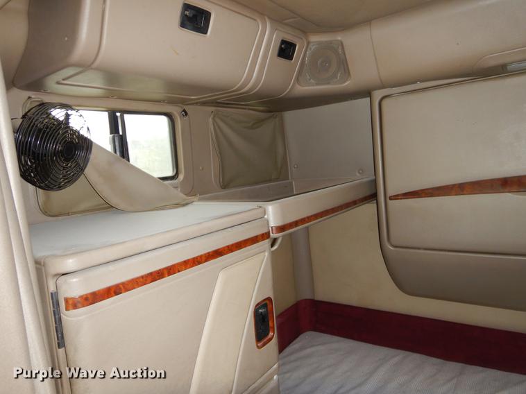 image for item EO9650 2007 International 9400i semi truck