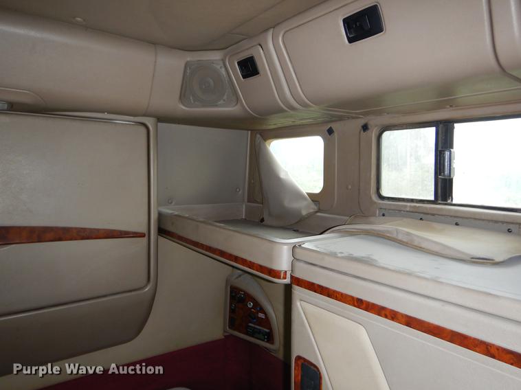 image for item EO9650 2007 International 9400i semi truck