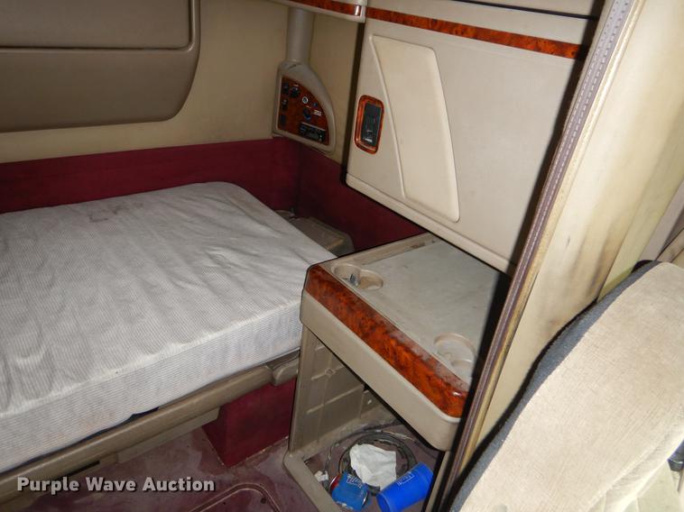 image for item EO9650 2007 International 9400i semi truck