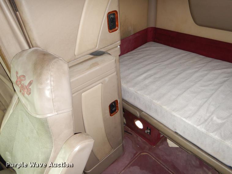 image for item EO9650 2007 International 9400i semi truck