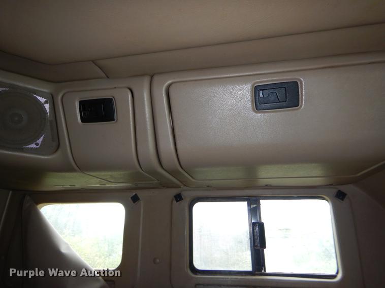 image for item EO9650 2007 International 9400i semi truck