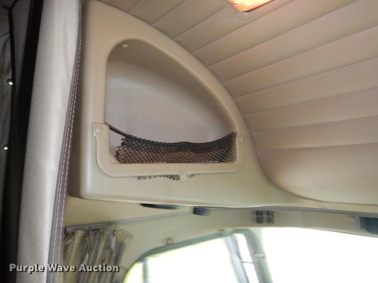 image for item EO9650 2007 International 9400i semi truck