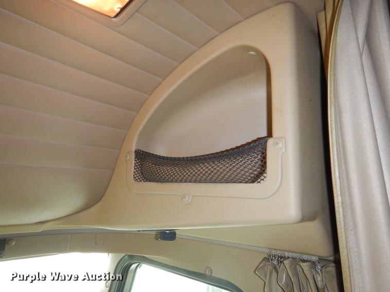 image for item EO9650 2007 International 9400i semi truck