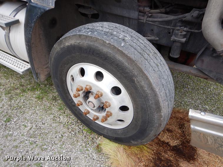 image for item EO9650 2007 International 9400i semi truck