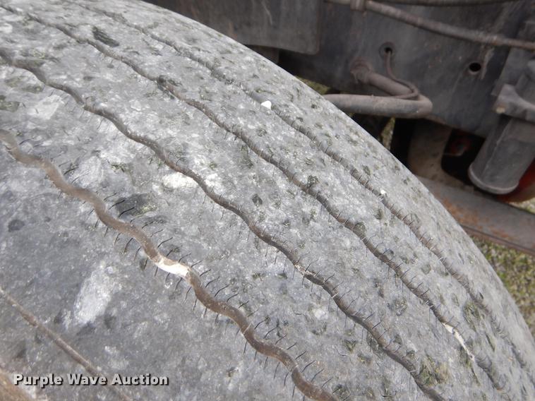 image for item EO9650 2007 International 9400i semi truck