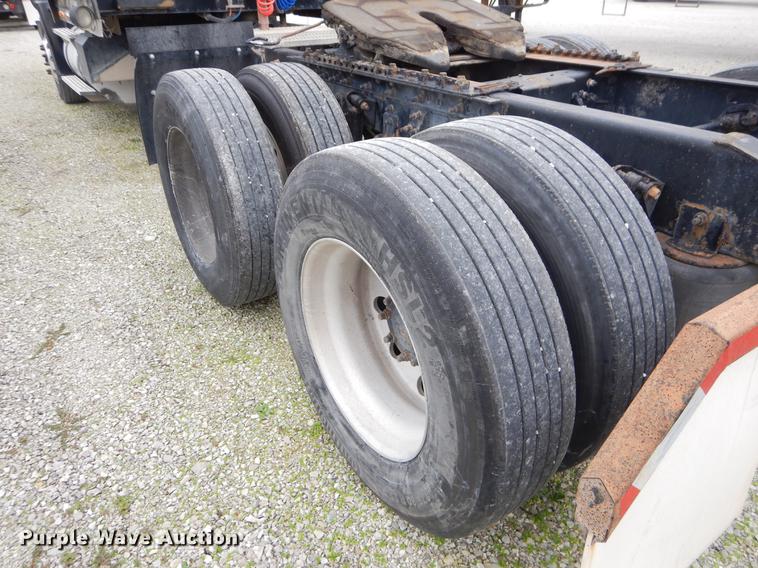 image for item EO9650 2007 International 9400i semi truck