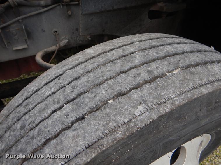 image for item EO9650 2007 International 9400i semi truck