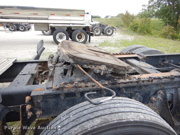 image for item EO9650 2007 International 9400i semi truck