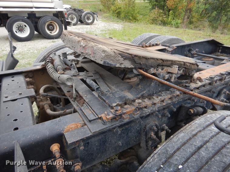 image for item EO9650 2007 International 9400i semi truck