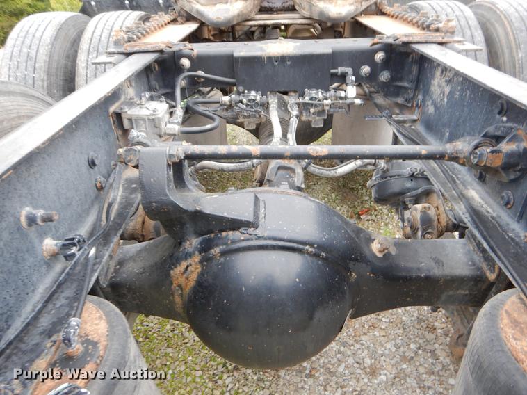 image for item EO9650 2007 International 9400i semi truck