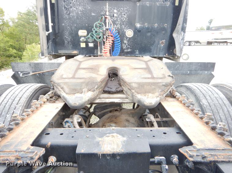 image for item EO9650 2007 International 9400i semi truck