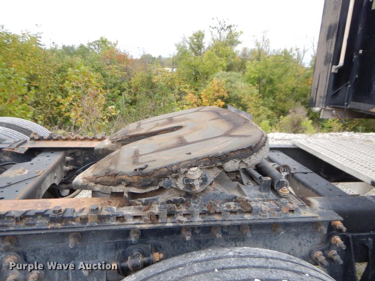 image for item EO9650 2007 International 9400i semi truck