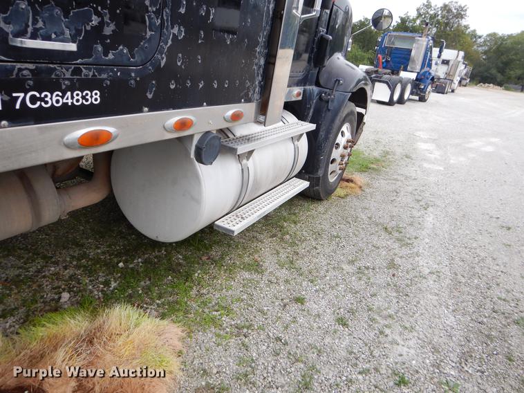 image for item EO9650 2007 International 9400i semi truck