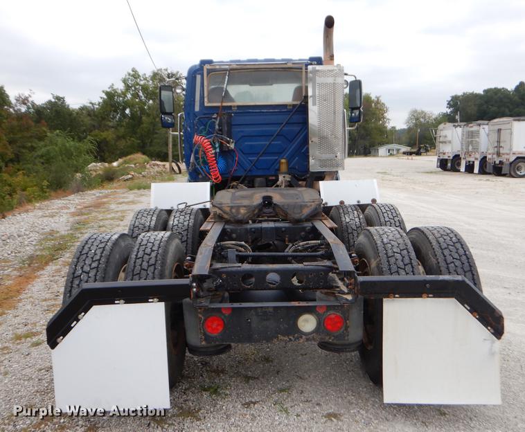 image for item EO9651 2010 International TranStar 8500 semi truck