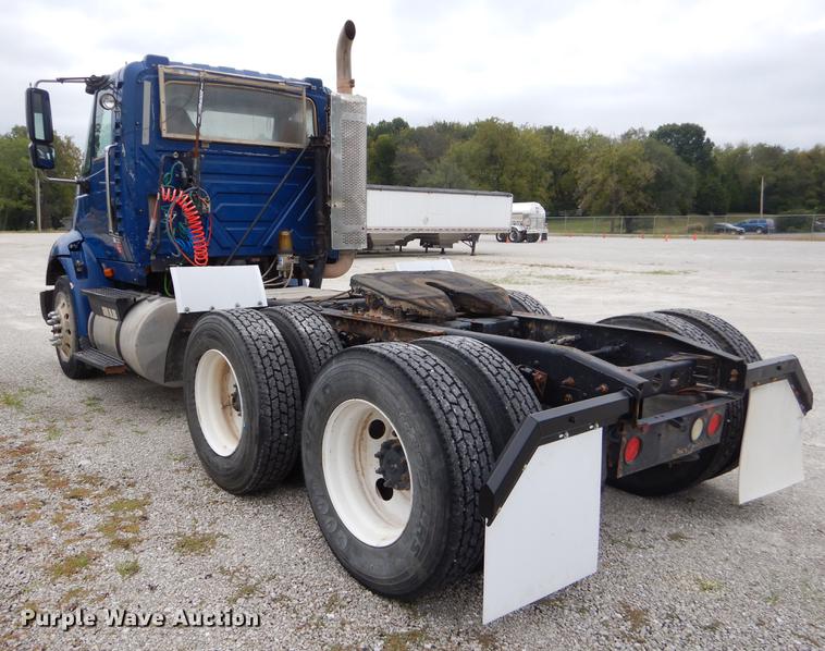 image for item EO9651 2010 International TranStar 8500 semi truck