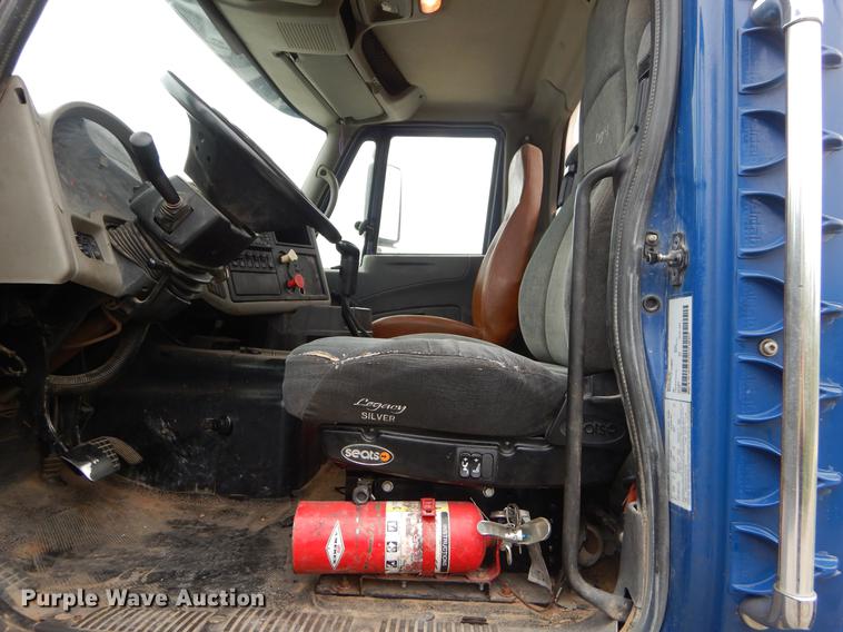 image for item EO9651 2010 International TranStar 8500 semi truck