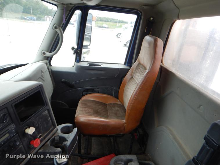 image for item EO9651 2010 International TranStar 8500 semi truck