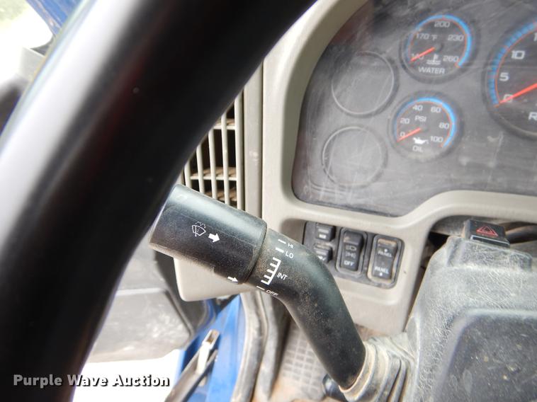 image for item EO9651 2010 International TranStar 8500 semi truck