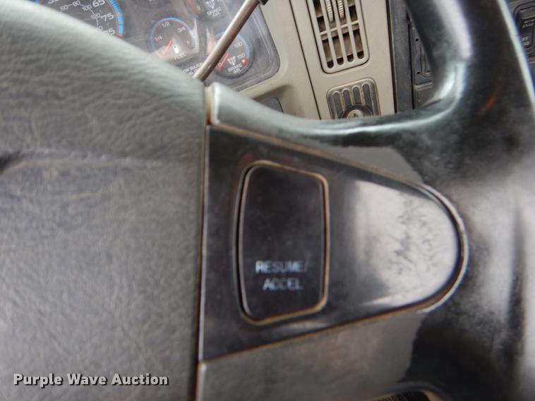 image for item EO9651 2010 International TranStar 8500 semi truck