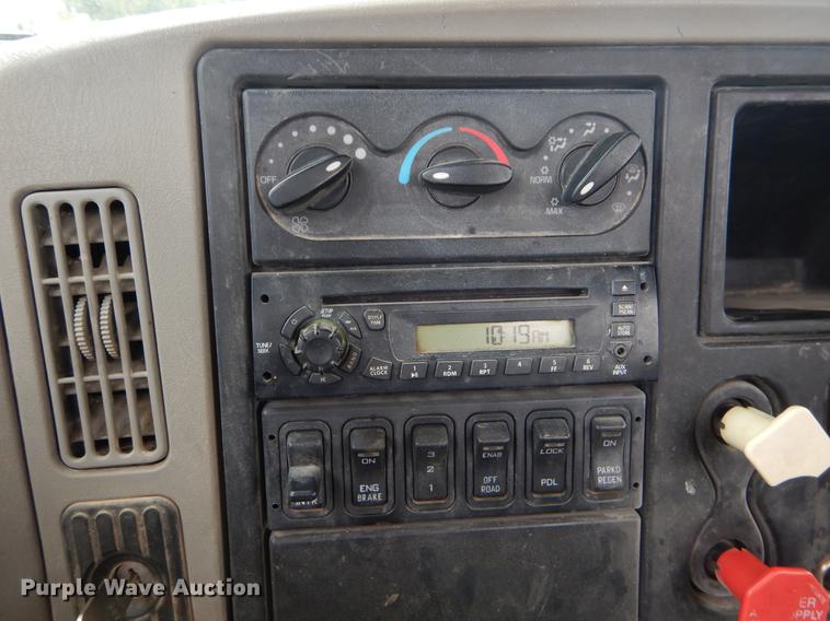 image for item EO9651 2010 International TranStar 8500 semi truck