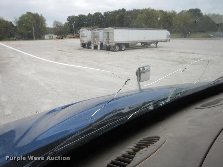 image for item EO9651 2010 International TranStar 8500 semi truck