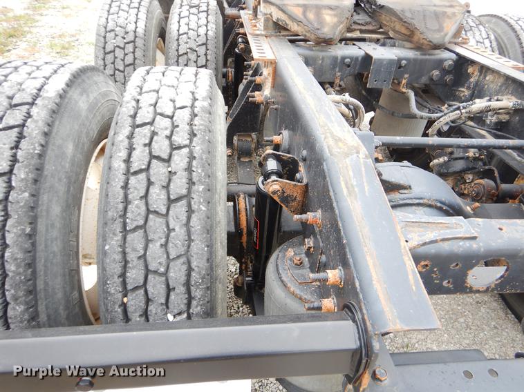 image for item EO9651 2010 International TranStar 8500 semi truck