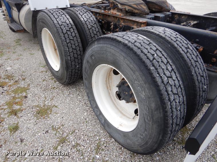 image for item EO9651 2010 International TranStar 8500 semi truck