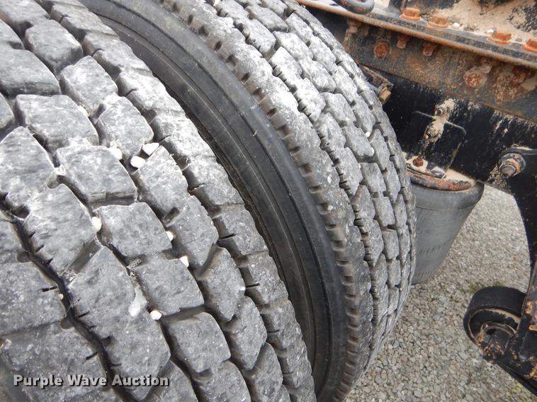 image for item EO9651 2010 International TranStar 8500 semi truck