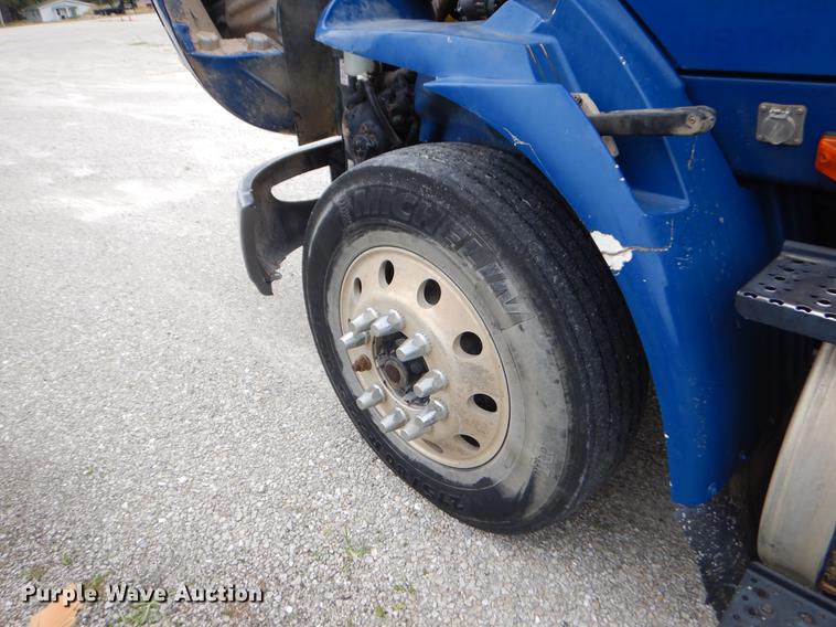 image for item EO9651 2010 International TranStar 8500 semi truck