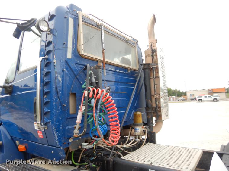 image for item EO9651 2010 International TranStar 8500 semi truck