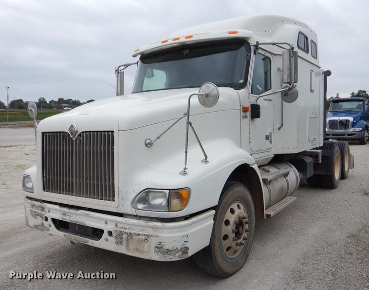 image for item EO9652 2007 International 9400i semi truck