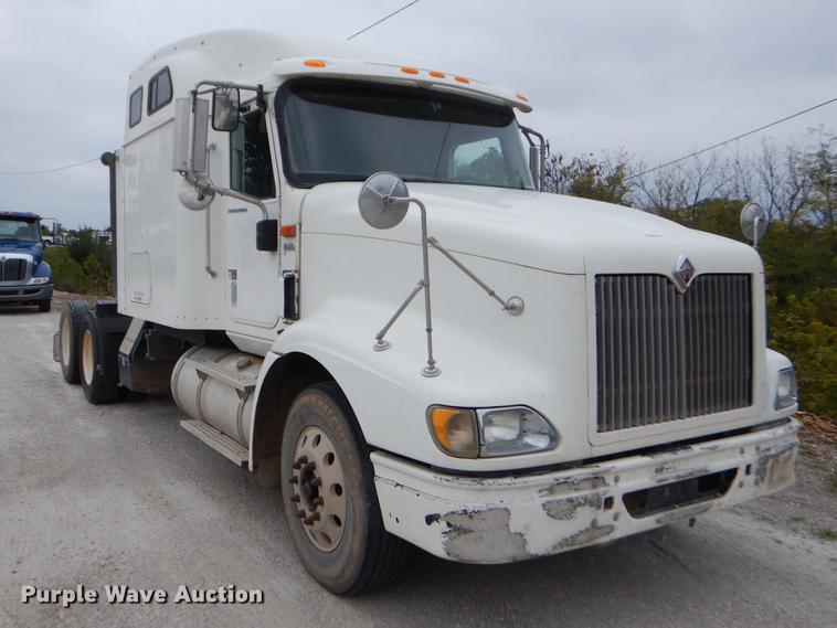 image for item EO9652 2007 International 9400i semi truck
