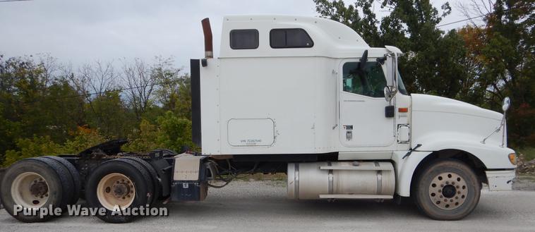 image for item EO9652 2007 International 9400i semi truck