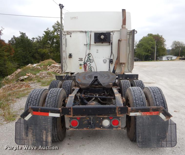 image for item EO9652 2007 International 9400i semi truck