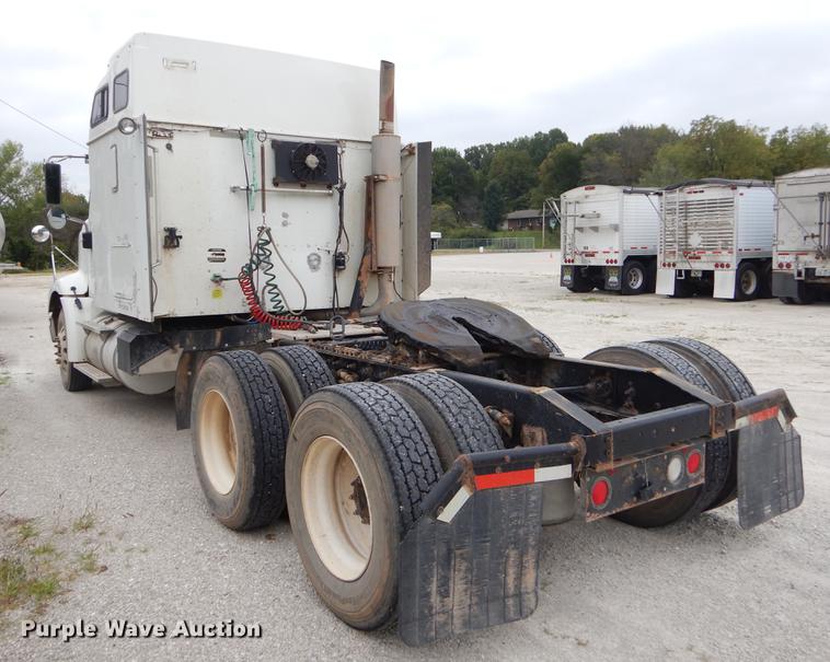 image for item EO9652 2007 International 9400i semi truck