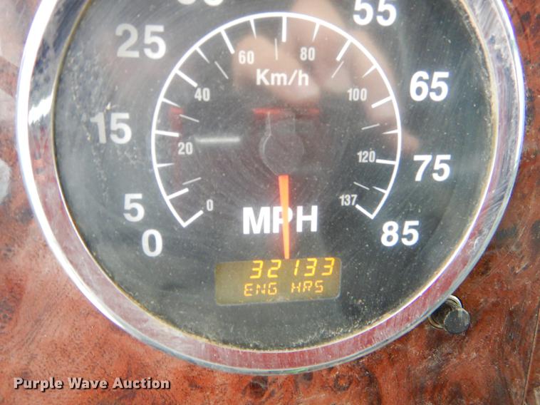 image for item EO9652 2007 International 9400i semi truck