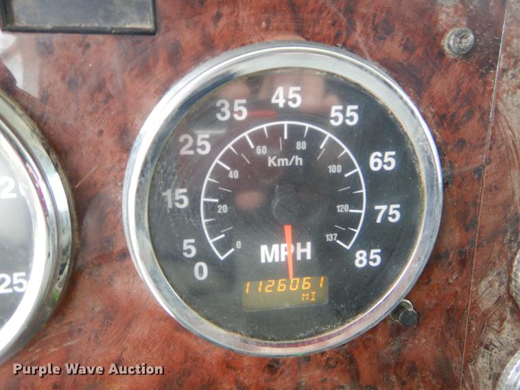 image for item EO9652 2007 International 9400i semi truck