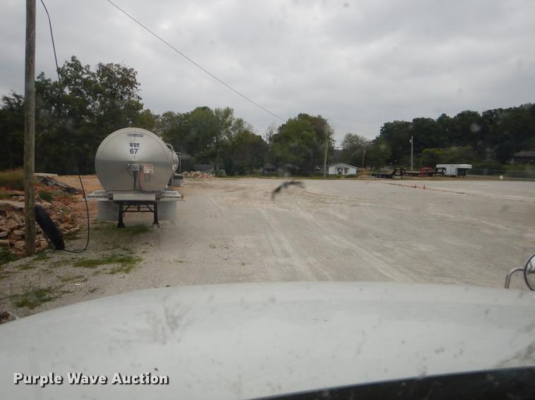 image for item EO9652 2007 International 9400i semi truck