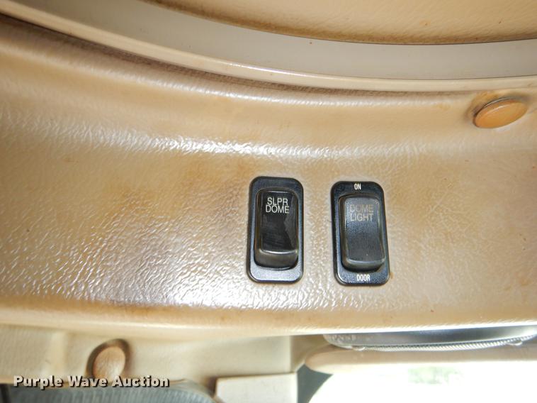 image for item EO9652 2007 International 9400i semi truck