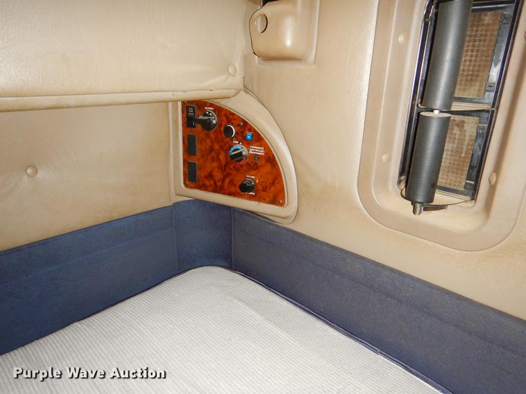 image for item EO9652 2007 International 9400i semi truck