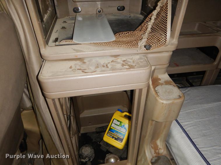 image for item EO9652 2007 International 9400i semi truck