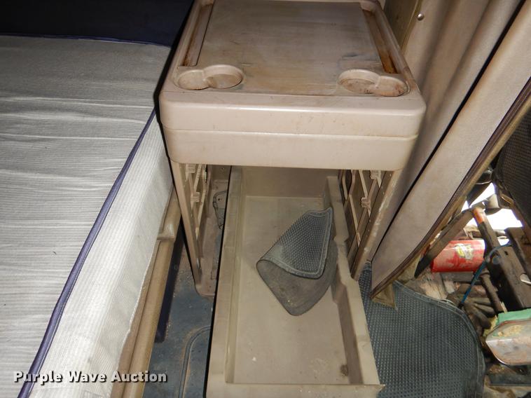 image for item EO9652 2007 International 9400i semi truck