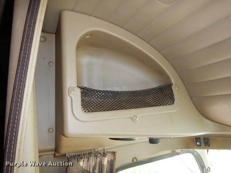 image for item EO9652 2007 International 9400i semi truck