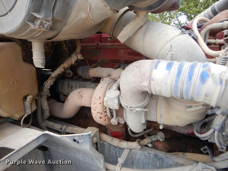 image for item EO9652 2007 International 9400i semi truck