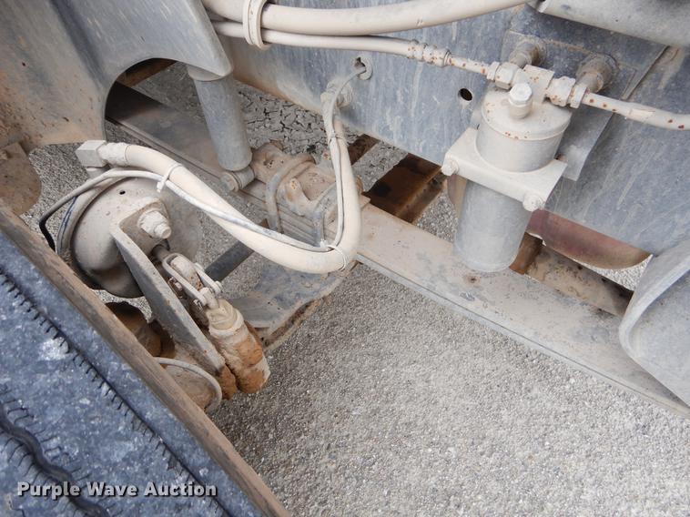 image for item EO9652 2007 International 9400i semi truck